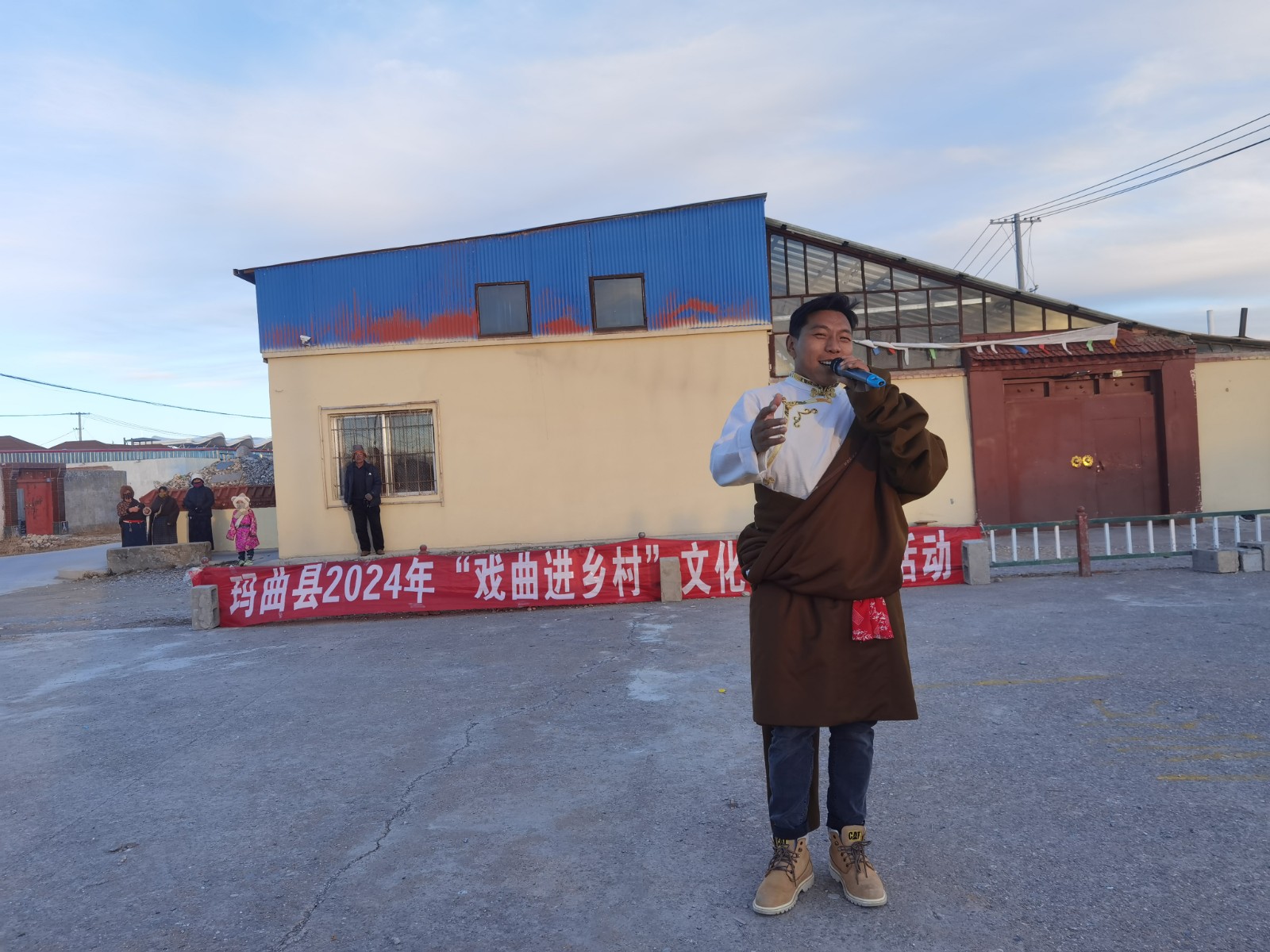 27.曼日玛镇斗隆村